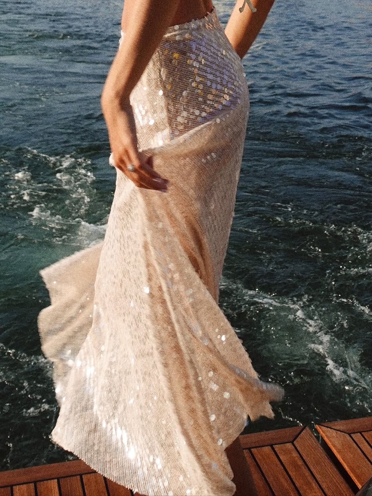 Las faldas de lentejuelas son el must-have de la temporada.