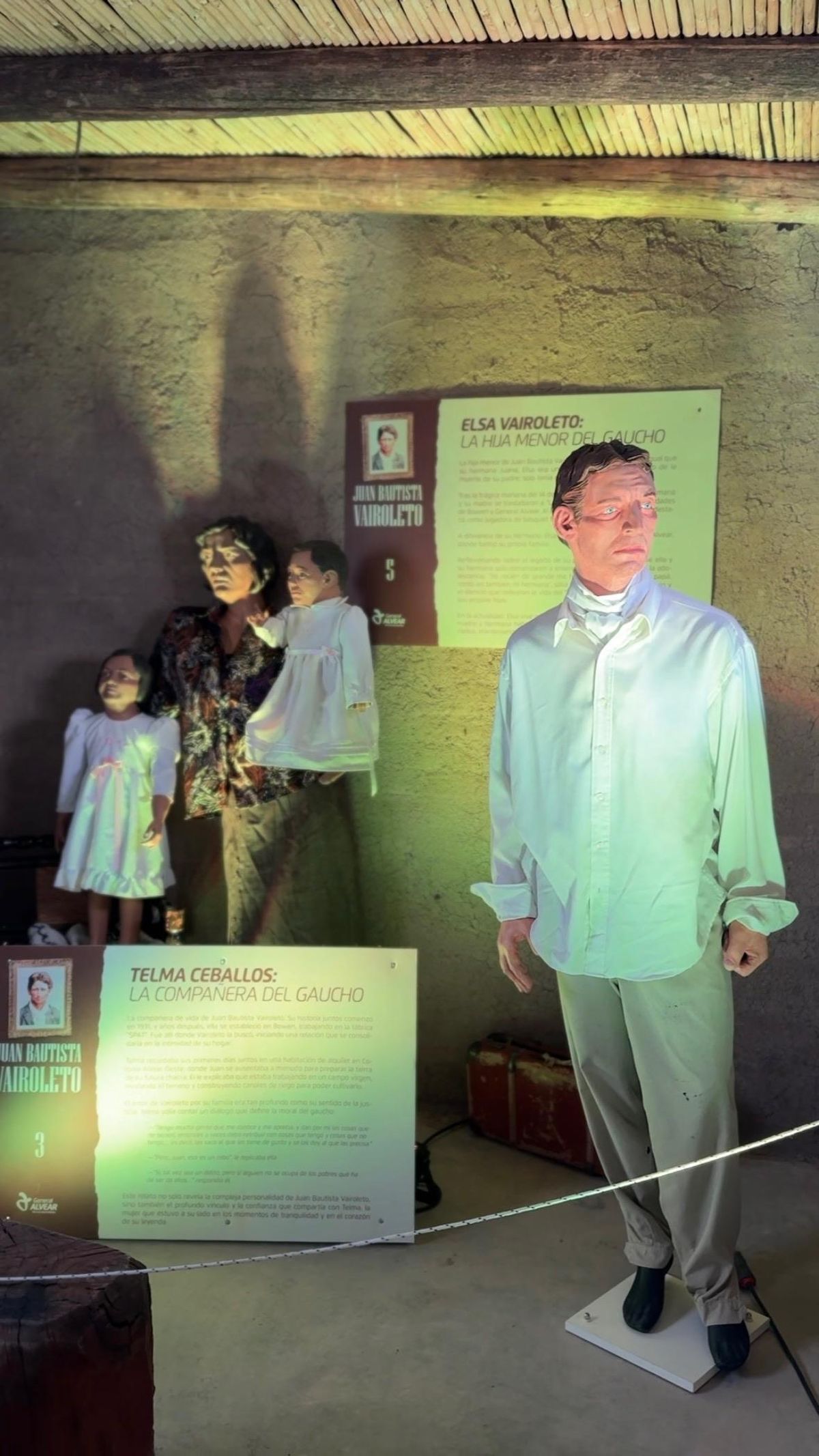 En la r&eacute;plica del rancho se observan mu&ntilde;ecos dise&ntilde;ados a escala que representan a Vairoleto, su mujer y sus dos hijas.