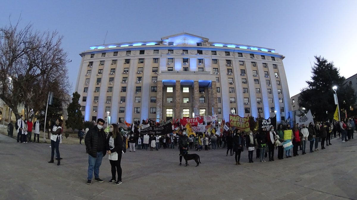 El viernes hubo movilización de los trabajadores de la salud.