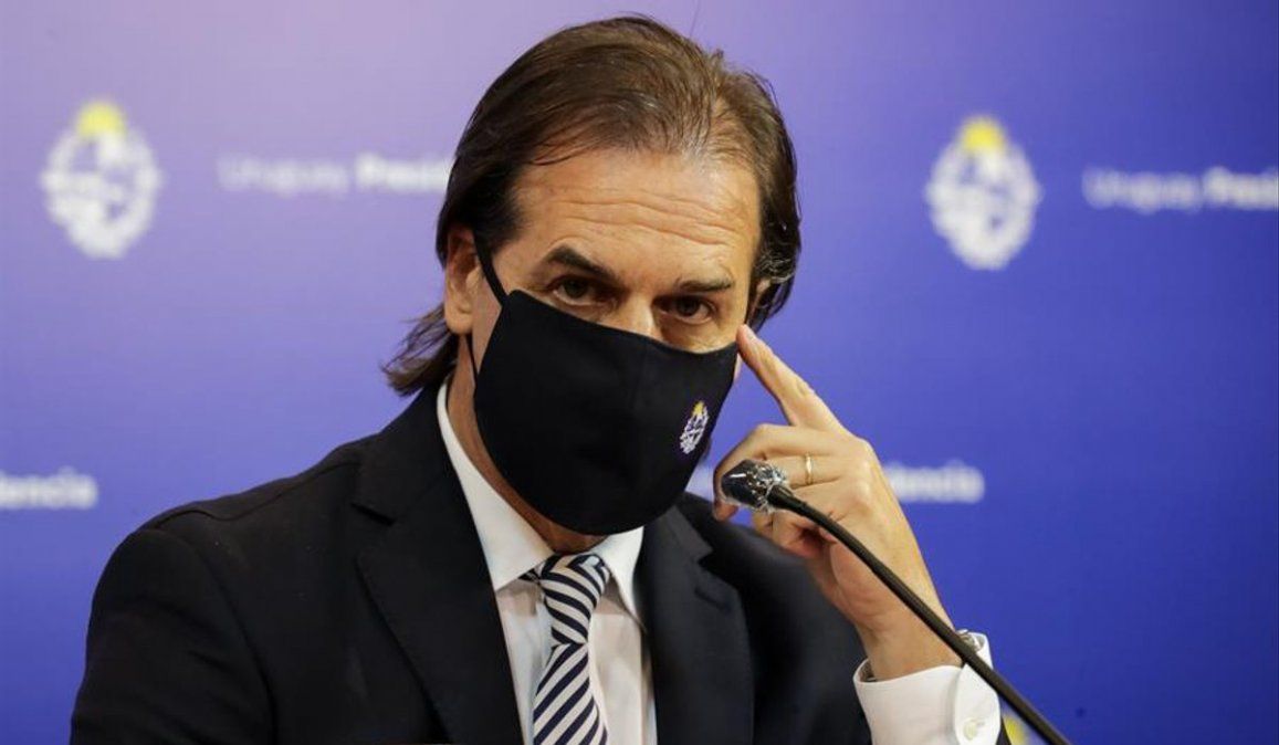 Uruguay. El presidente Luis Lacalle Pou analiza medidas, entre ellas la restricción a la movilidad, tras el crecimineto acelerado de contagiados de coronavirus.