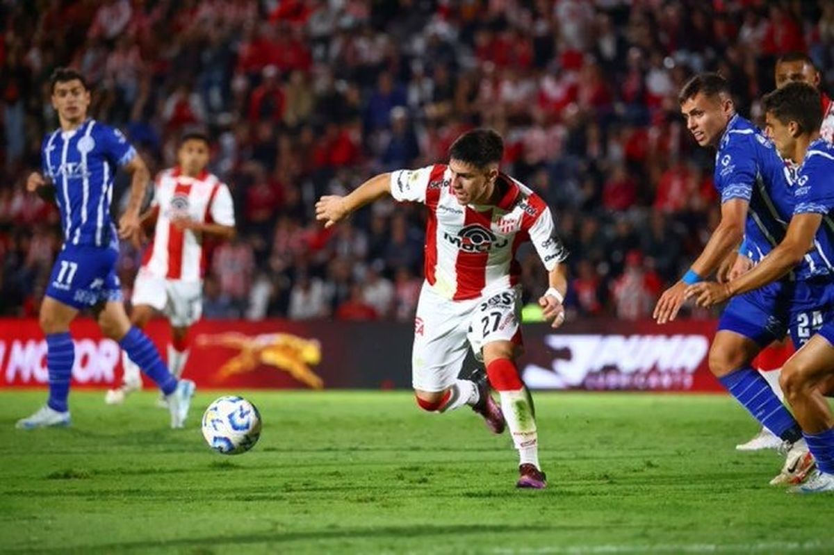 Godoy Cruz visitó a Instituto de Córdoba por la 9ª fecha del torneo Apertura de la Liga Profesional.