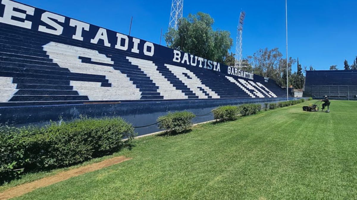 Los hechos de violencia se dieron el lunes previo al debut de Independiente Rivadavia en la Copa de la Liga cuando hinchas pintaban el club. Los hechos de violencia se dieron el lunes previo al debut de Independiente Rivadavia en la Copa de la Liga cuando hinchas pintaban el club.
