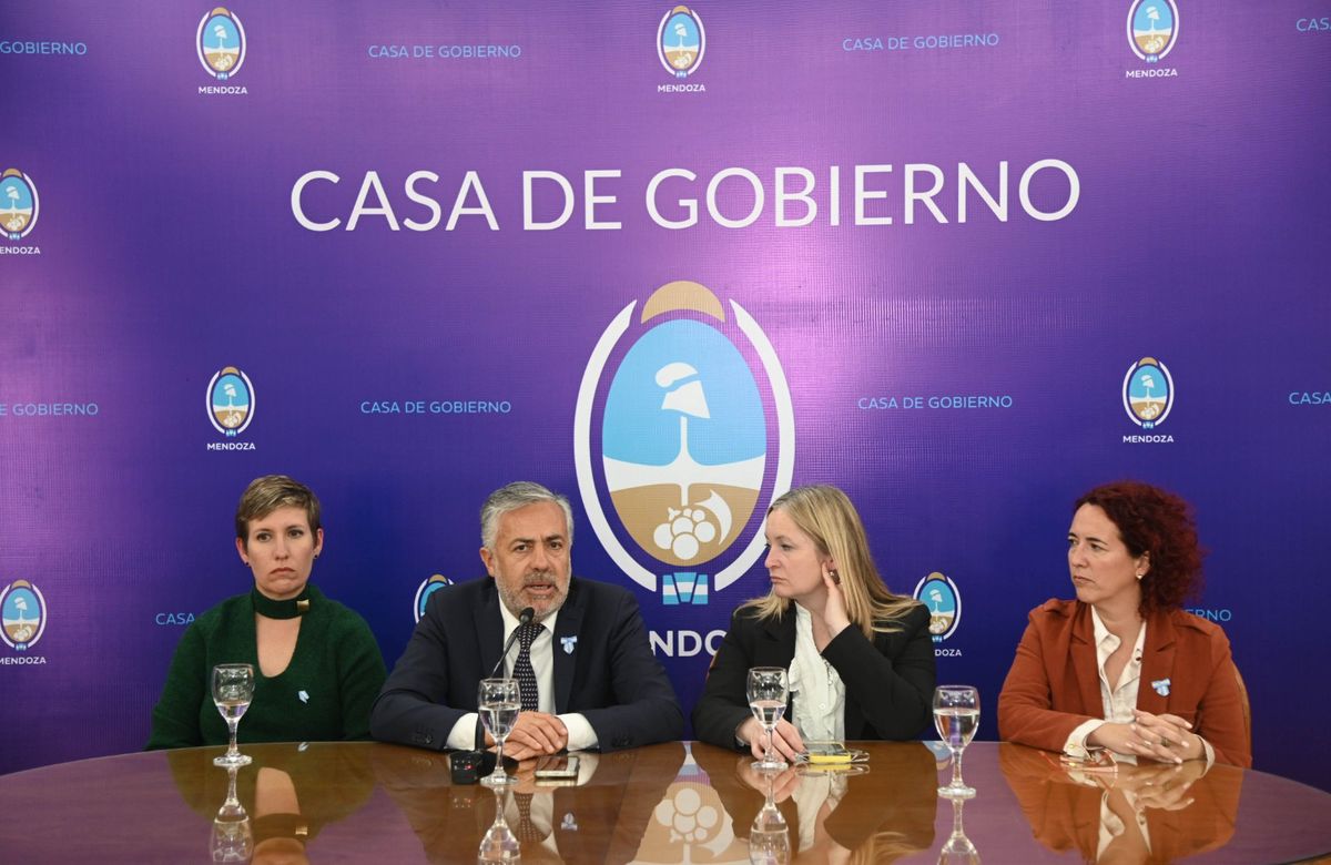 Alfredo Cornejo en conferencia de prensa con Hebe Casado y funcionarias habló del conflicto con los judiciales. Alfredo Cornejo en conferencia de prensa con Hebe Casado y funcionarias habló del conflicto con los judiciales.