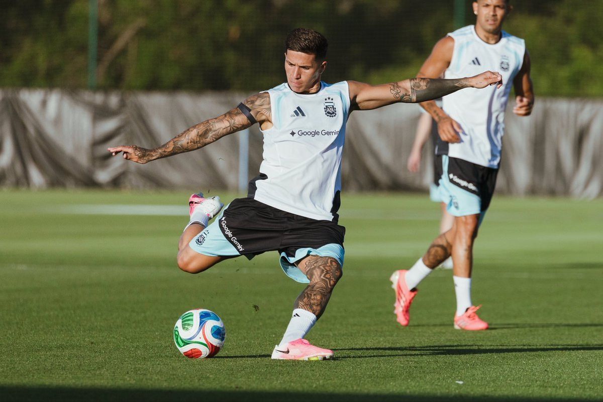 Enzo Fernández será uno de los titulares.