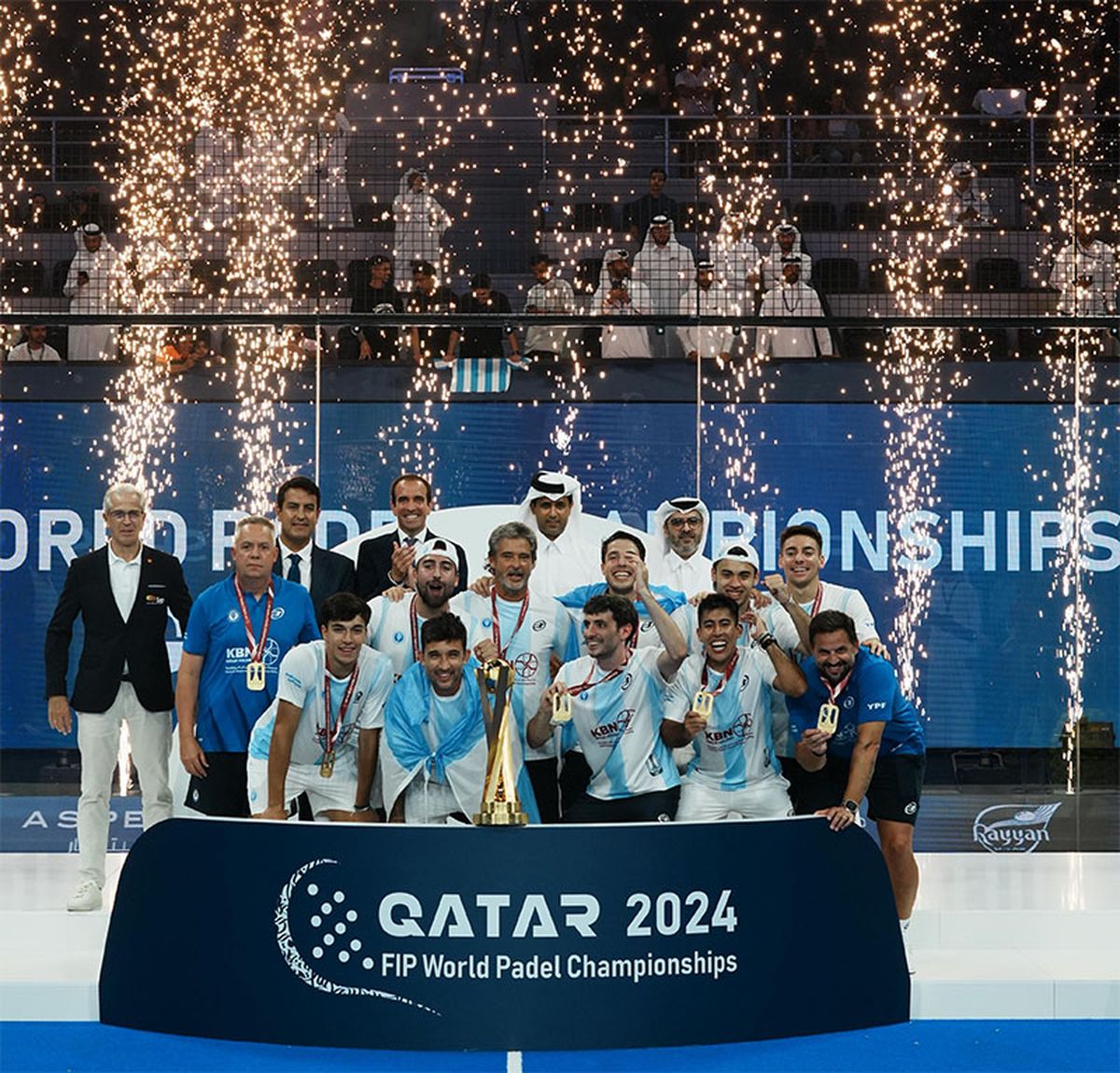 Santiago Brito y la selección argentina en lo más alto del Mundial de pádel. Santiago Brito y la selección argentina en lo más alto del Mundial de pádel.