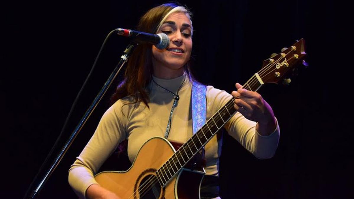 Leticia Bibiloni, la mendocina abrirá la noche. Leticia Bibiloni, la mendocina abrirá la noche.