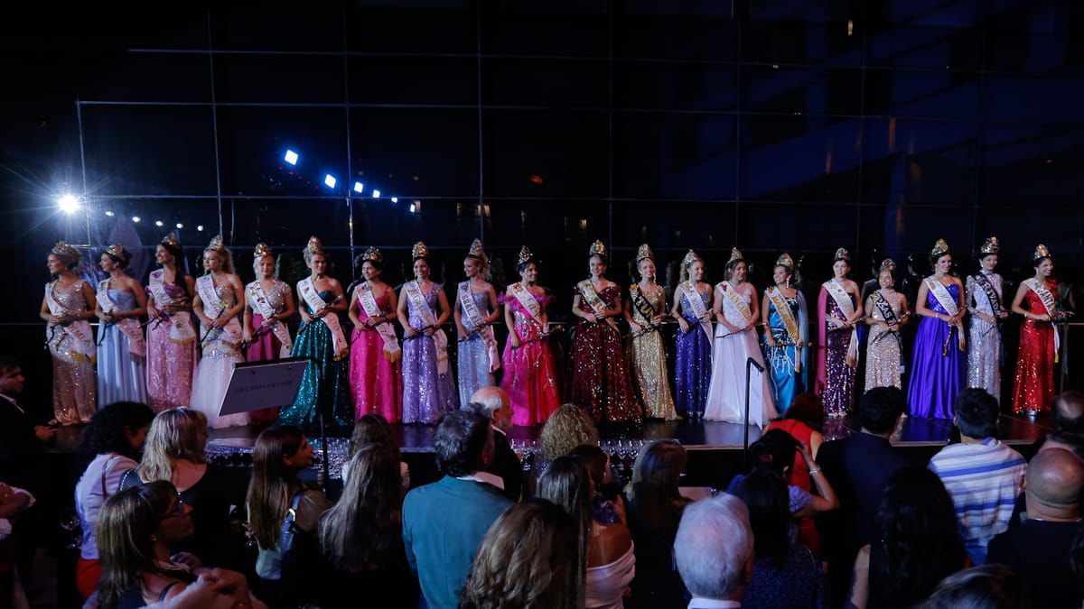 Las 20 soberanas durante el agasajo. Las 20 soberanas durante el agasajo.