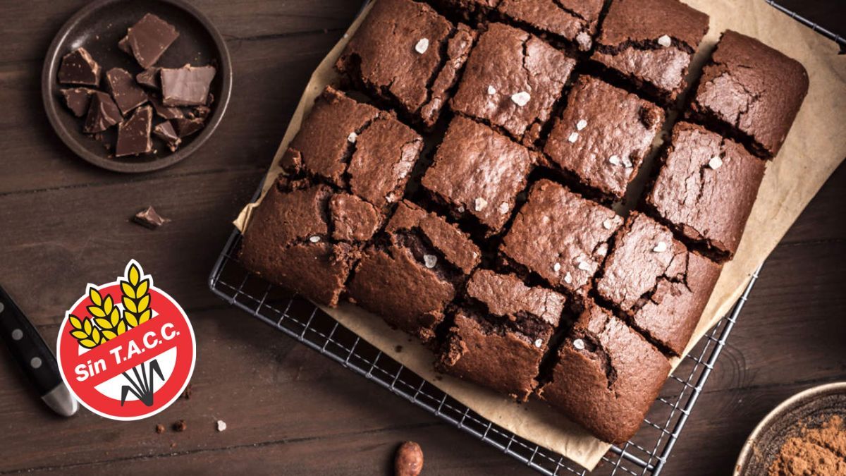 La receta de este brownie de chocolate es sin TACC ni lactosa. La receta de este brownie de chocolate es sin TACC ni lactosa.