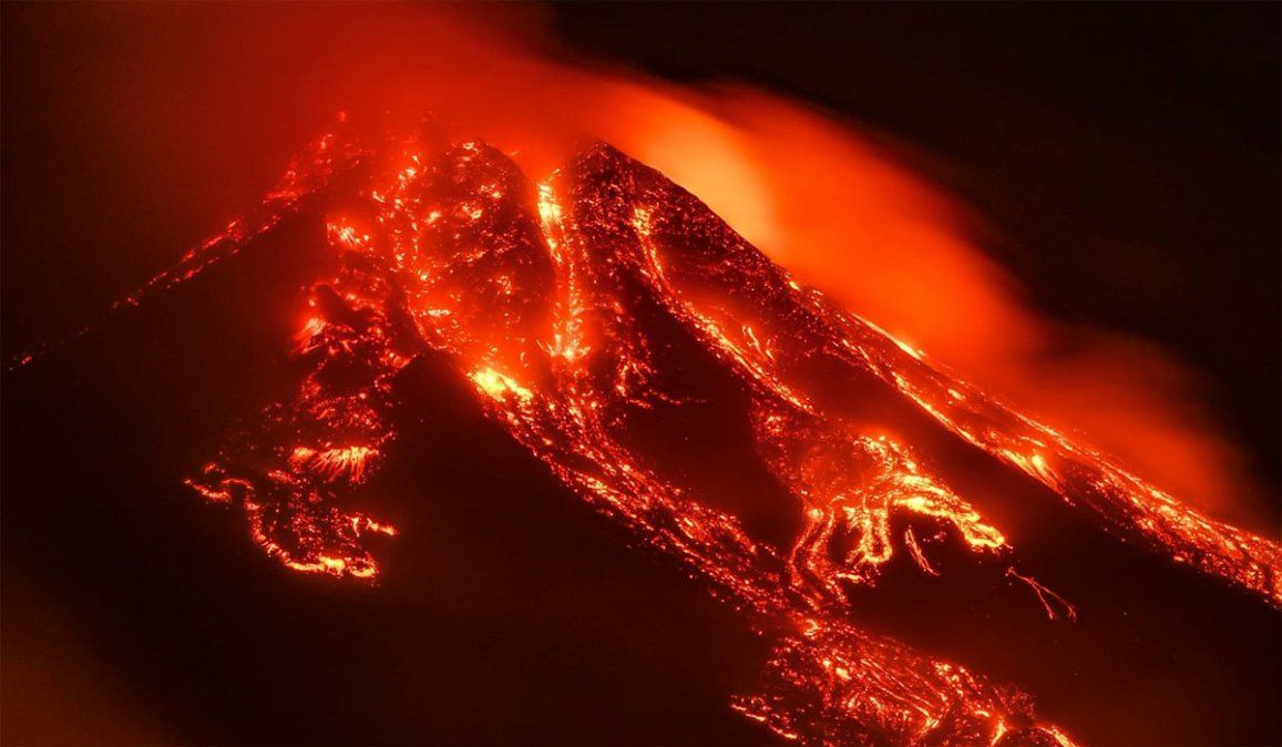 Desconcertante erupción en el volcán Etna