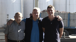 La desaparición física de Jorge Falasco (centro) conmueve al mundo del vino y la actividad en la bodega familiar.