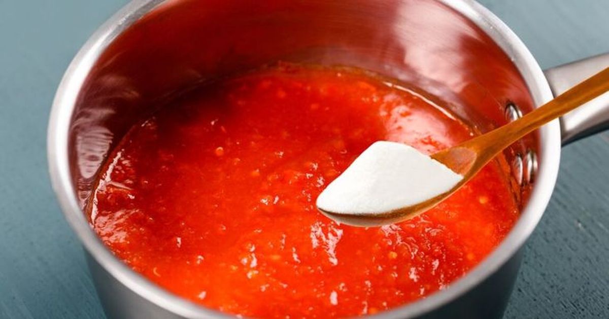 El bicarbonato anula la acidez de la salsa de tomate. El bicarbonato anula la acidez de la salsa de tomate.
