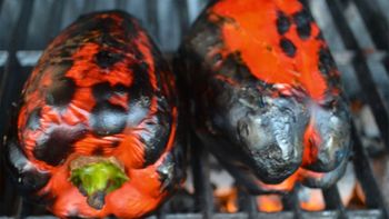 Cómo preparar pimientos morrones para la pizza: la receta riquísima que se hace en 30 minutos Cómo preparar pimientos morrones para la pizza: la receta riquísima que se hace en 30 minutos