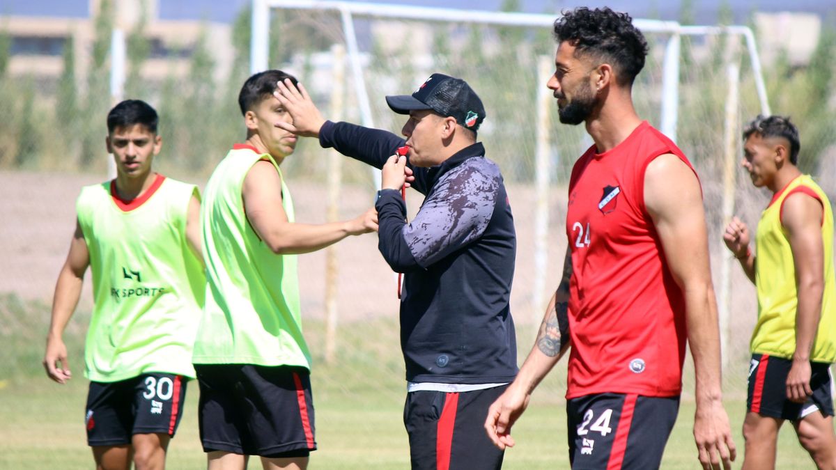 Luis García ajusta los detalles para el trascendental partido ante Temperley en&nbsp; calle Vergara, en la revancha por los cuartos de final.