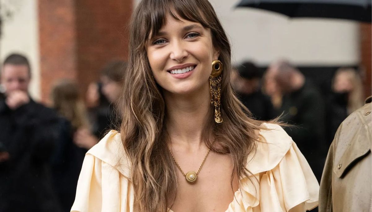 Explora las blusas y camisas tendencia de la temporada. Imagen: Vogue.