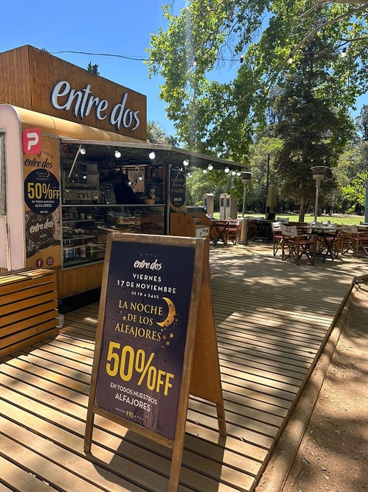 La gran atracción de la noche será 50% off de compra en todas las variedades de alfajores. La gran atracción de la noche será 50% off de compra en todas las variedades de alfajores.