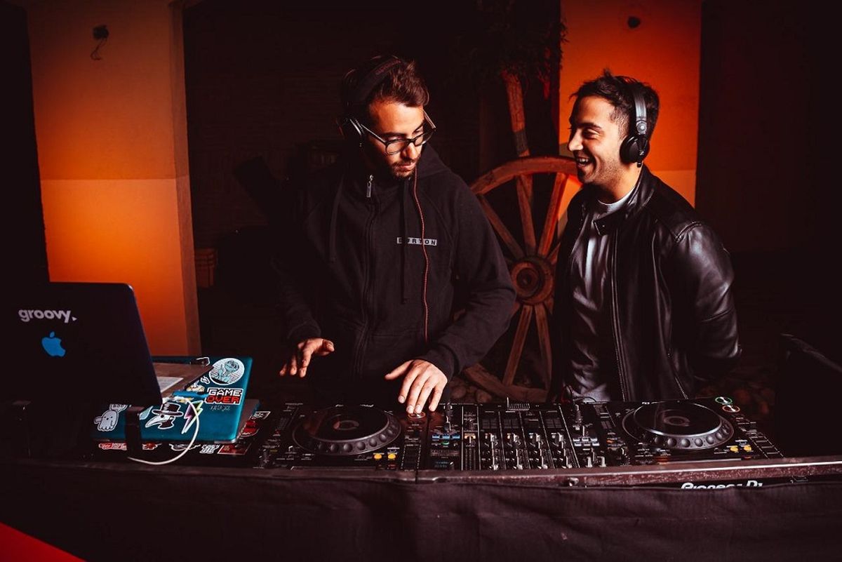 DJ Groovy junto al line up de Nicolás Plana y Francisco Vigari pondrán ritmo al ambiente. DJ Groovy junto al line up de Nicolás Plana y Francisco Vigari pondrán ritmo al ambiente.