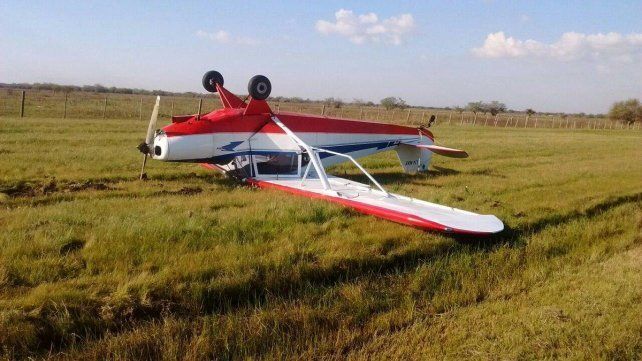 Cayó una avioneta al costado de la Autopista La Plata Buenos-Aires