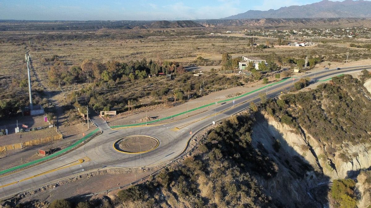 En el tramo del circuito Papagayos que va desde El Challao, en Las Heras, hasta el límite con Ciudad, ese recorrido cuenta también con ciclovías en ambas manos. En el tramo del circuito Papagayos que va desde El Challao, en Las Heras, hasta el límite con Ciudad, ese recorrido cuenta también con ciclovías en ambas manos.