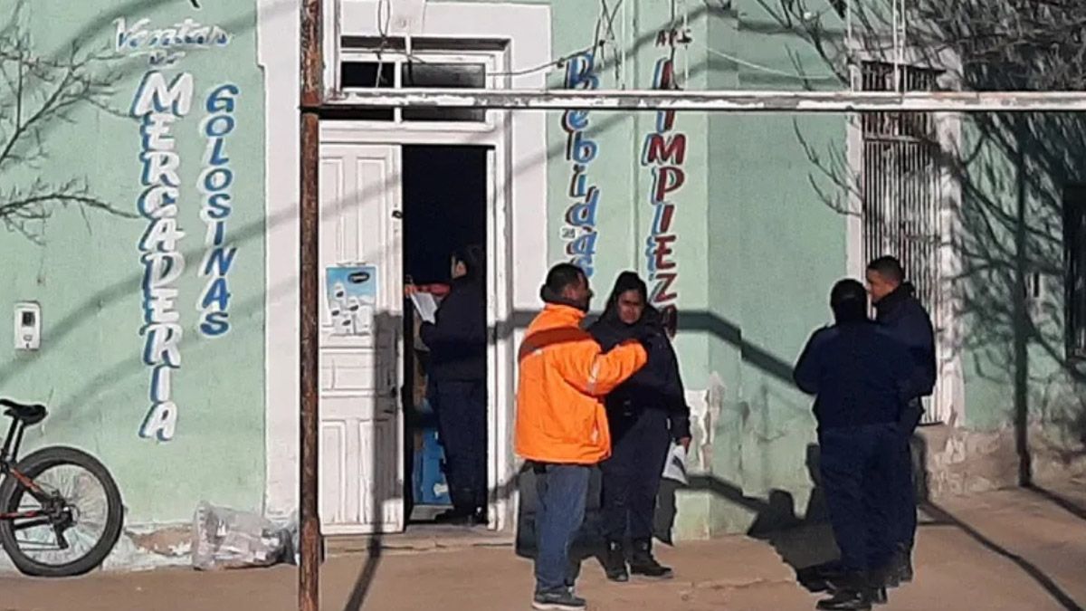 San Juan: entró a robar a un almacén, se entretuvo comiendo salame y fue detenido