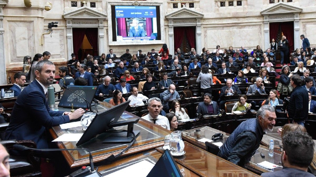El aumento a los jubilados con la fórmula aprobada por el Congreso está en stand by. Javier Milei prepara el veto y Julio Cobos cuestiona sus argumentos. El aumento a los jubilados con la fórmula aprobada por el Congreso está en stand by. Javier Milei prepara el veto y Julio Cobos cuestiona sus argumentos.