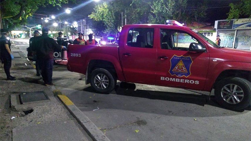 Coronavirus en Mendoza: bomberos repartieron café y tortitas para sus compañeros de los controles viales fijos