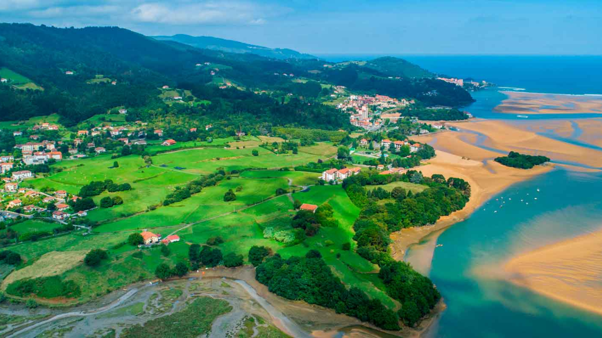 El pueblo de Urdaibai tiene las olas y más elegidas por sufristas.