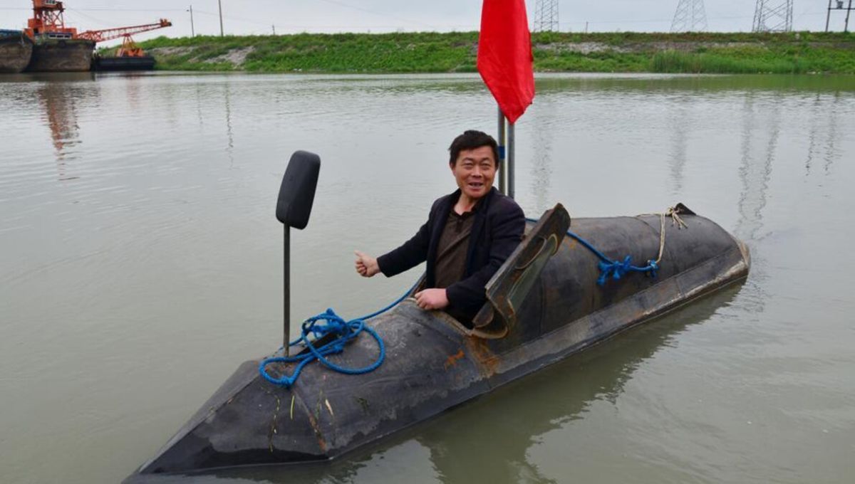 El agricultor de 60 años que creó un submarino a mano: se sumerge hasta 8 metros y funciona con baterías