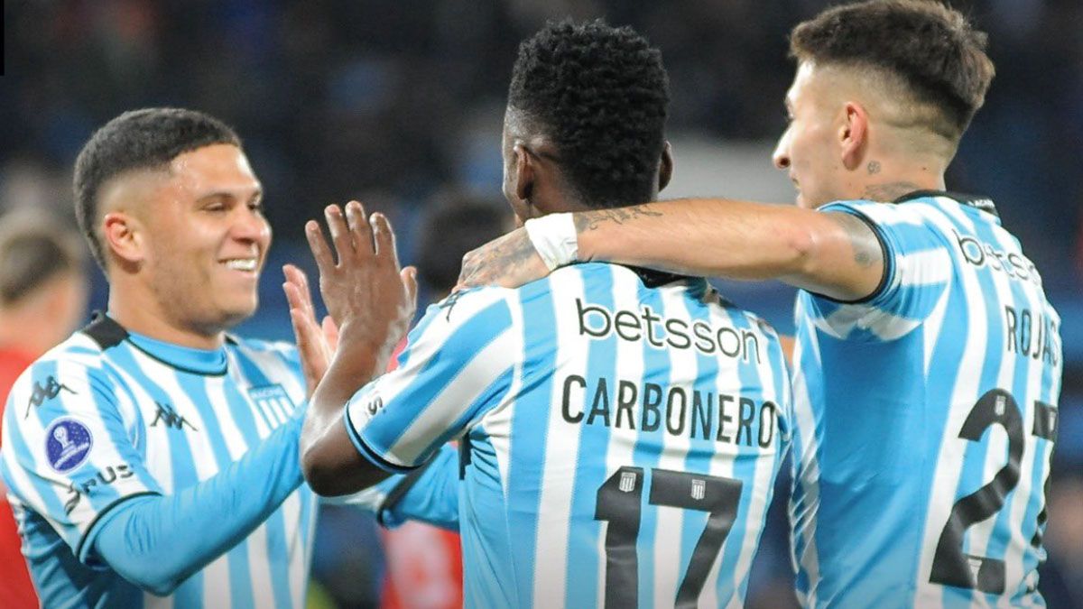 Racing ya ganaba 4 a 0 en la primera parte y avanzó a cuartos en la Copa Sudamericana. Racing ya ganaba 4 a 0 en la primera parte y avanzó a cuartos en la Copa Sudamericana.
