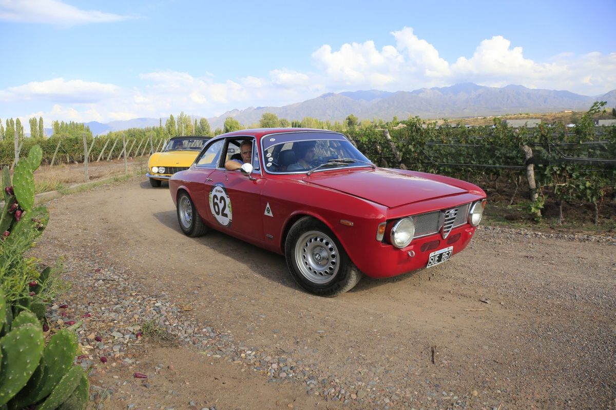 La edición 2024 contará con 85 tripulaciones de la provincia, el país y también del extranjero, a bordo de autos sport fabricados entre 1927 y 1981. La edición 2024 contará con 85 tripulaciones de la provincia, el país y también del extranjero, a bordo de autos sport fabricados entre 1927 y 1981.