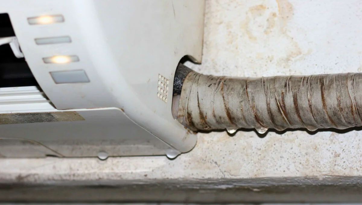 El agua del aire acondicionado puede ser utilizada para la limpieza. El agua del aire acondicionado puede ser utilizada para la limpieza.