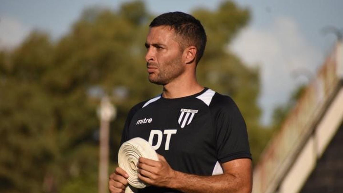 El entrenador de Gimnasia y Esgrima, Joaquín Sastre, está conforme con el trabajo de su equipo.