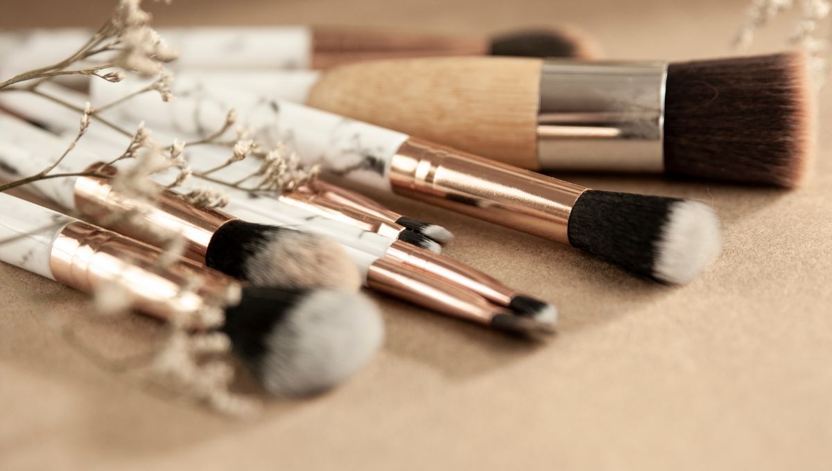 Cómo limpiar las brochas de maquillaje sin que sus cerdas queden duras