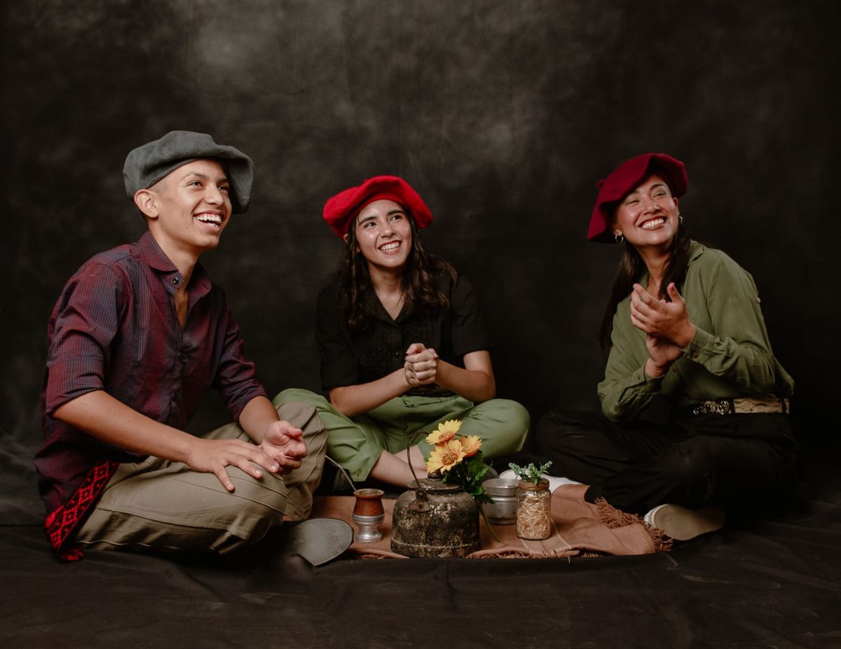 Jóvenes talentos formados en Chakaymanta: Thomas Pérez, campeón nacional en Solista Malambo Juvenil del Festival Nacional del Malambo, y Julieta Magallanes y María Sáez Castillo, finalistas en Malambo femenino del Pre Cosquín 2025. Jóvenes talentos formados en Chakaymanta: Thomas Pérez, campeón nacional en Solista Malambo Juvenil del Festival Nacional del Malambo, y Julieta Magallanes y María Sáez Castillo, finalistas en Malambo femenino del Pre Cosquín 2025.