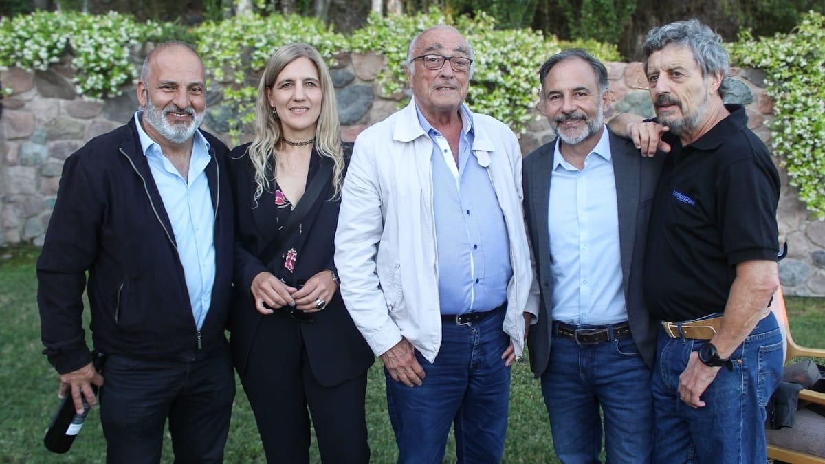 Raúl Olivera, Jimena Silvestri (organización) Bebo Granados, Gustavo Florez Bazan (organización) y Andrés Gabrielli (radio Nihuil) Raúl Olivera, Jimena Silvestri (organización) Bebo Granados, Gustavo Florez Bazan (organización) y Andrés Gabrielli (radio Nihuil)