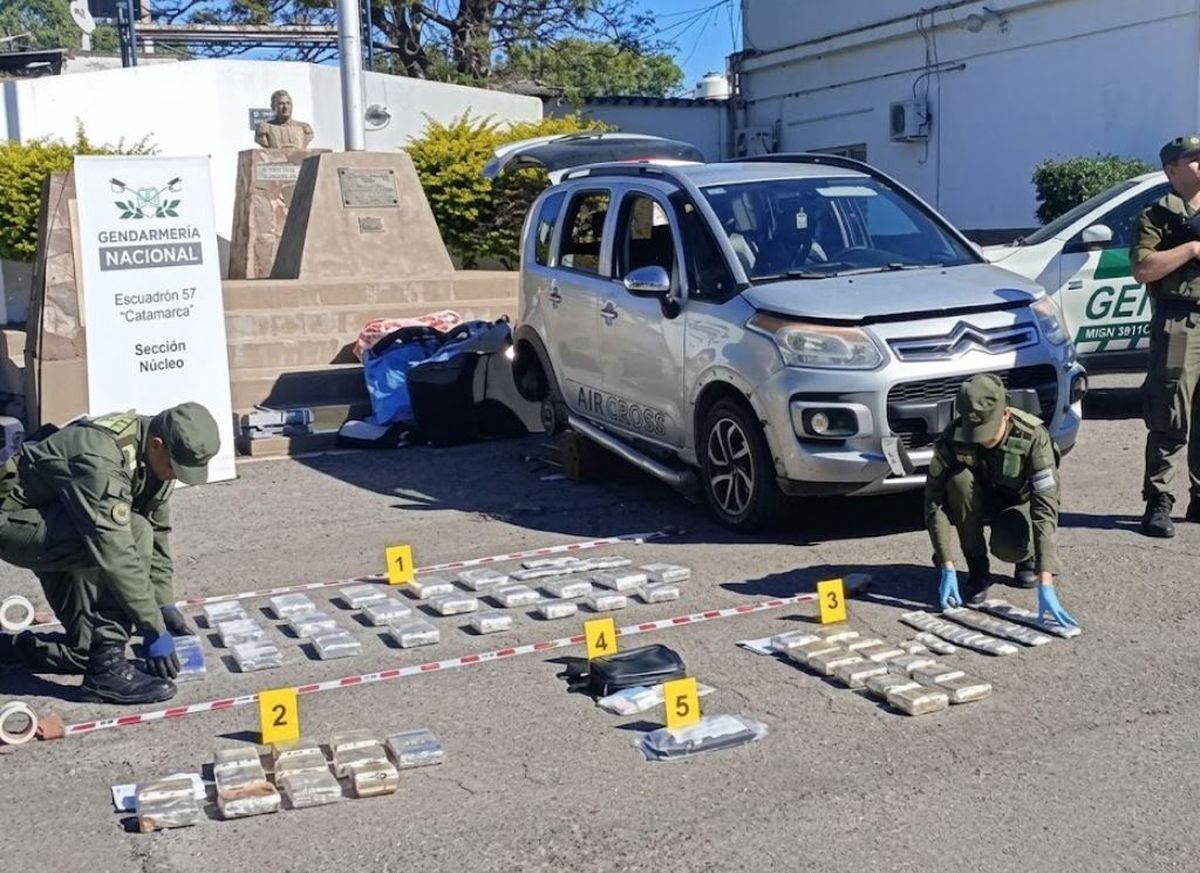 El cargamento de cocaína que hallaron en un auto que venía a Mendoza. Foto: Gendarmería Nacional.&nbsp;