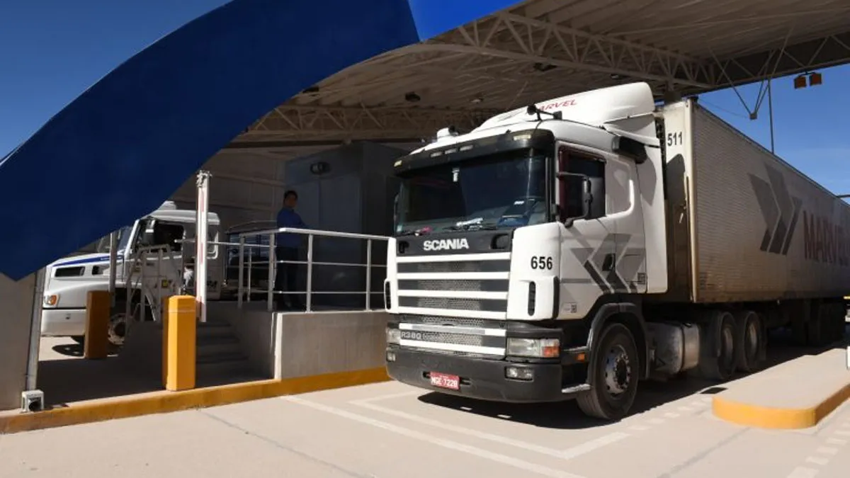 El control de camiones en el complejo fronterizo de Aduana, parte de las acciones que deberá monitorear el nuevo responsable en Mendoza El control de camiones en el complejo fronterizo de Aduana, parte de las acciones que deberá monitorear el nuevo responsable en Mendoza