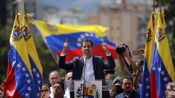 Los seguidores de Guaidó continuarán en las calles y los chavistas en alerta