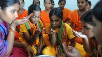 Indignación femenina contra un templo hindú tras pedir detector de menstruación