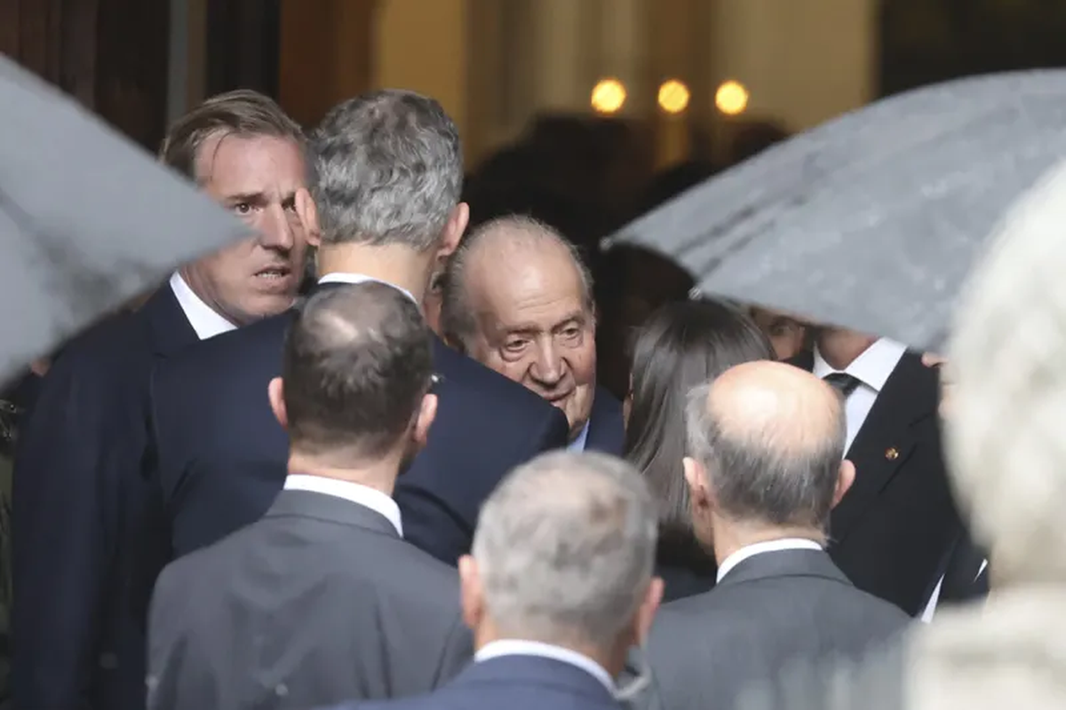 Don Juan Carlos se reencontró con Letizia tras algunos meses. Don Juan Carlos se reencontró con Letizia tras algunos meses.