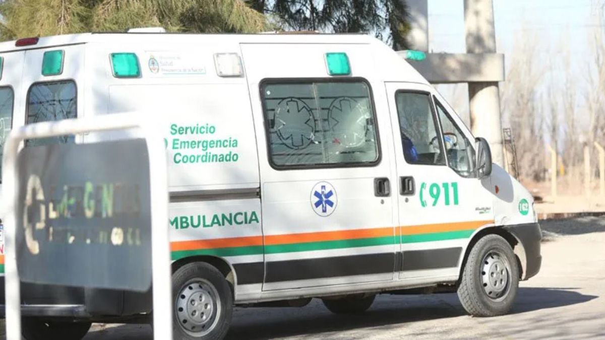 Dos ambulancias del SEC acudieron al accidente de motos en el que murió una mujer. 