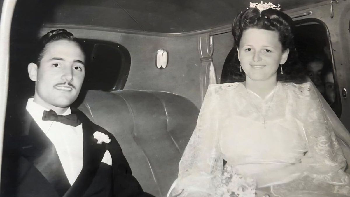 El día inolvidable de su boda con Antonio, quien la vio en una vidriera. Una novela. El día inolvidable de su boda con Antonio, quien la vio en una vidriera. Una novela.