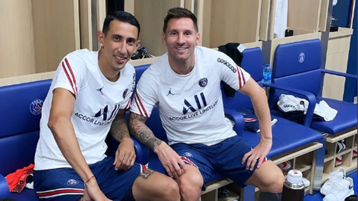 Lionel Messi y &Aacute;ngel Di Mar&iacute;a, a puro mate en el vestuario del PSG.