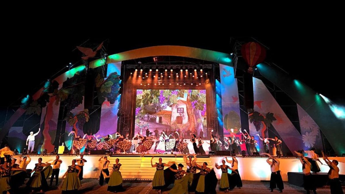 La fiesta departamental tuvo a 700 artistas en escena y fue dirigida por Pedro Marabini y Omar Escales. El cierre estuvo a cargo del cantante Juan Fuentes. La fiesta departamental tuvo a 700 artistas en escena y fue dirigida por Pedro Marabini y Omar Escales. El cierre estuvo a cargo del cantante Juan Fuentes.