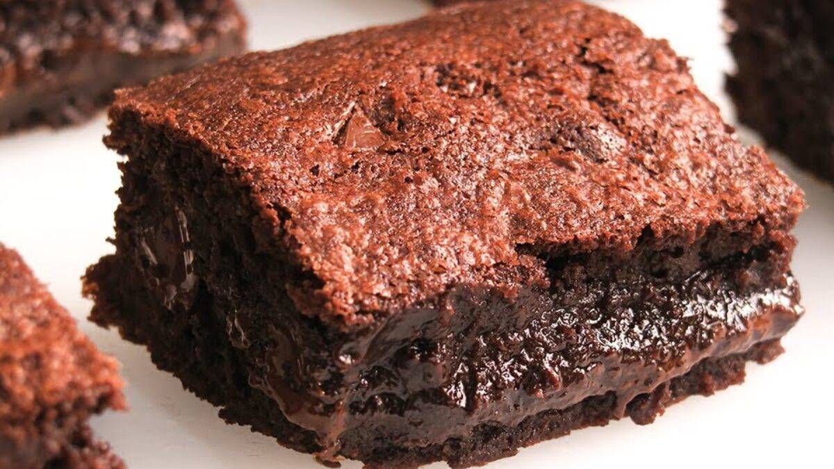 Recetas: aprende a preparar brownie con cacao en polvo, con solo 5 ingredientes y en 20 minutos. Recetas: aprende a preparar brownie con cacao en polvo, con solo 5 ingredientes y en 20 minutos.