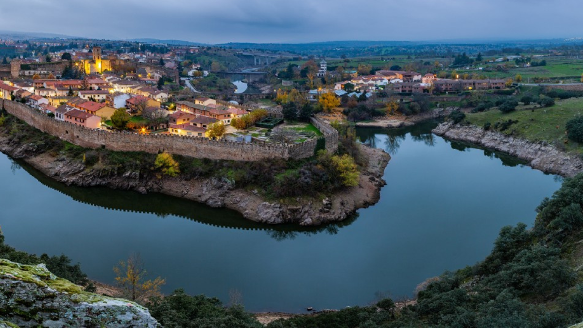 Buitrago del Lozoya es un pueblo con un impresionante patrimonio histórico. Buitrago del Lozoya es un pueblo con un impresionante patrimonio histórico.