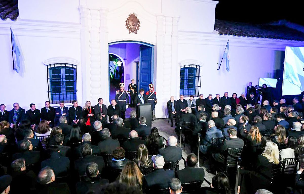 Javier Milei durante el acto por el Pacto de Mayo en la Casa de Tucumán.