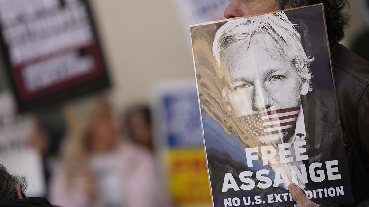 Numerosas protestas se han realizado en Londres y otras ciudades de Gran Bretaña reclamando la libertad de Julian Assange