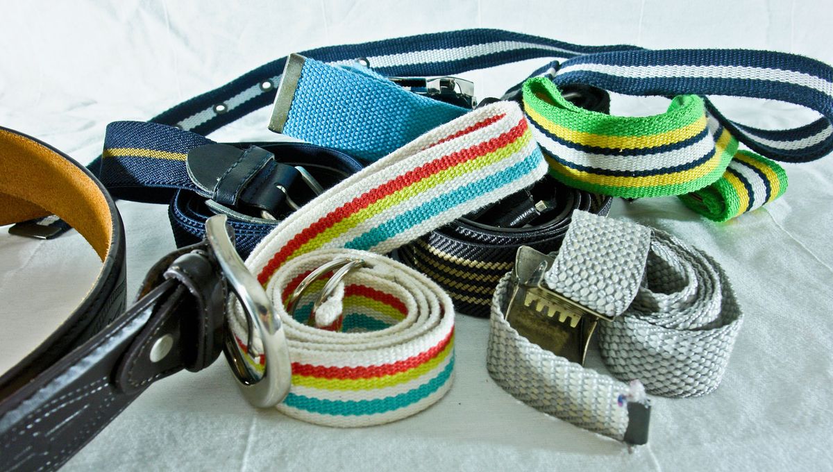 Guarda los cintos en un ambiente seco y colgados en percha para alargar su vida útil