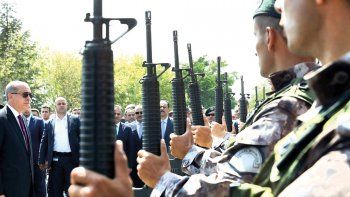 En Turquía, las Fuerzas Armadas pasarán a manos de civiles
