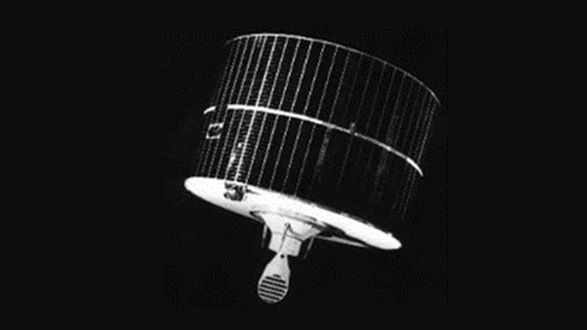El satélite quedó fuera de servicio hace muchísimos años. El satélite quedó fuera de servicio hace muchísimos años.